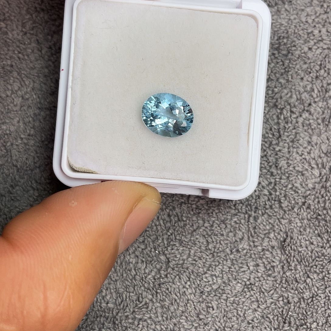 海蓝宝石裸石未镶嵌2.63Ct。