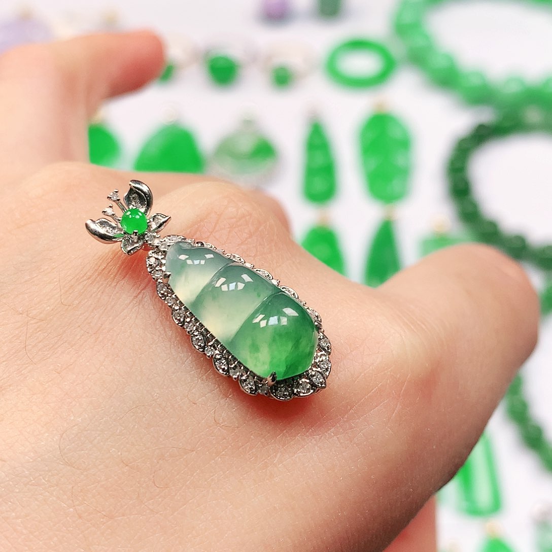 吊坠(不含链)18K金镶嵌翡翠