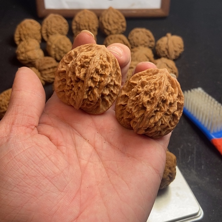 文玩核桃吊坠麦穗虎头