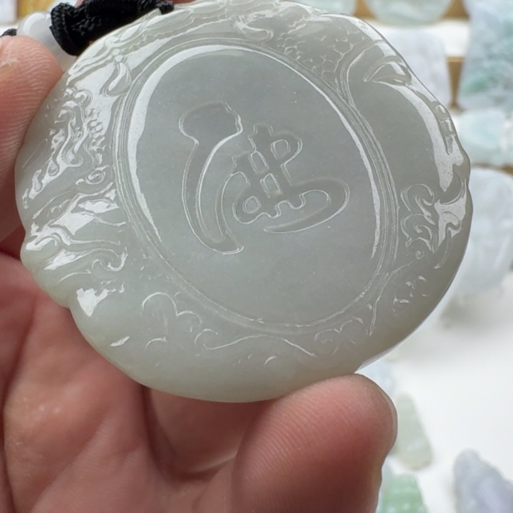 翡翠未镶嵌颈饰天然缅甸A货翡翠