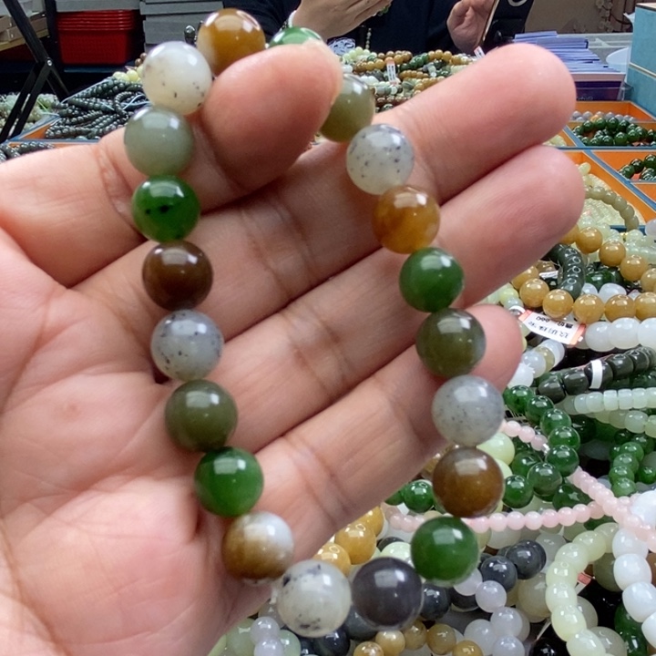 小****和田玉未镶嵌颈饰