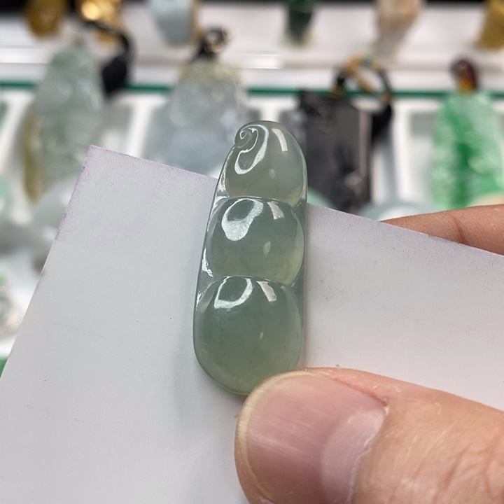 翡翠未镶嵌颈饰未