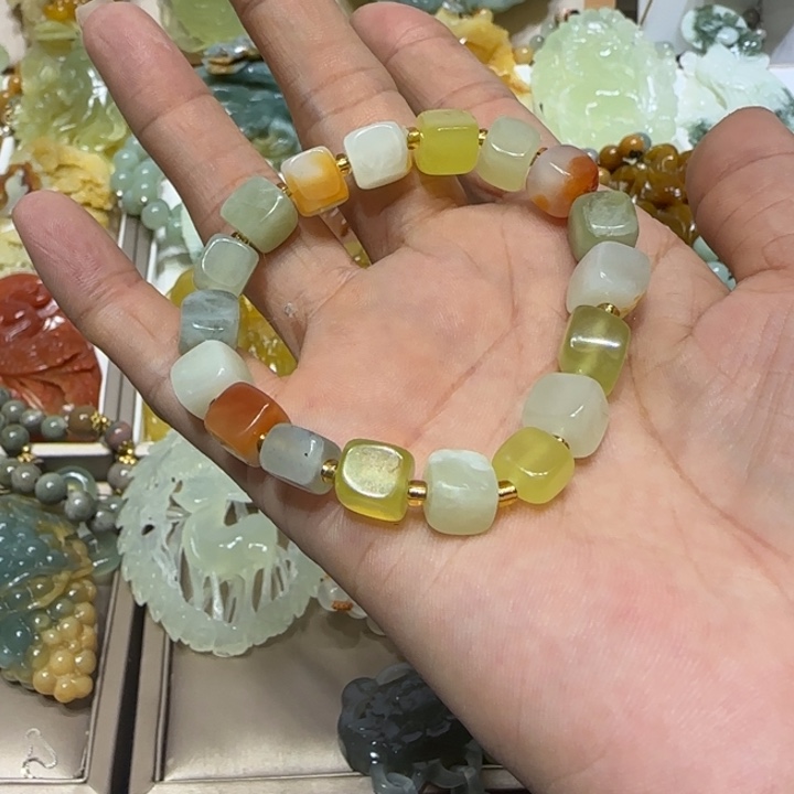 蛇纹石玉吊坠未镶嵌