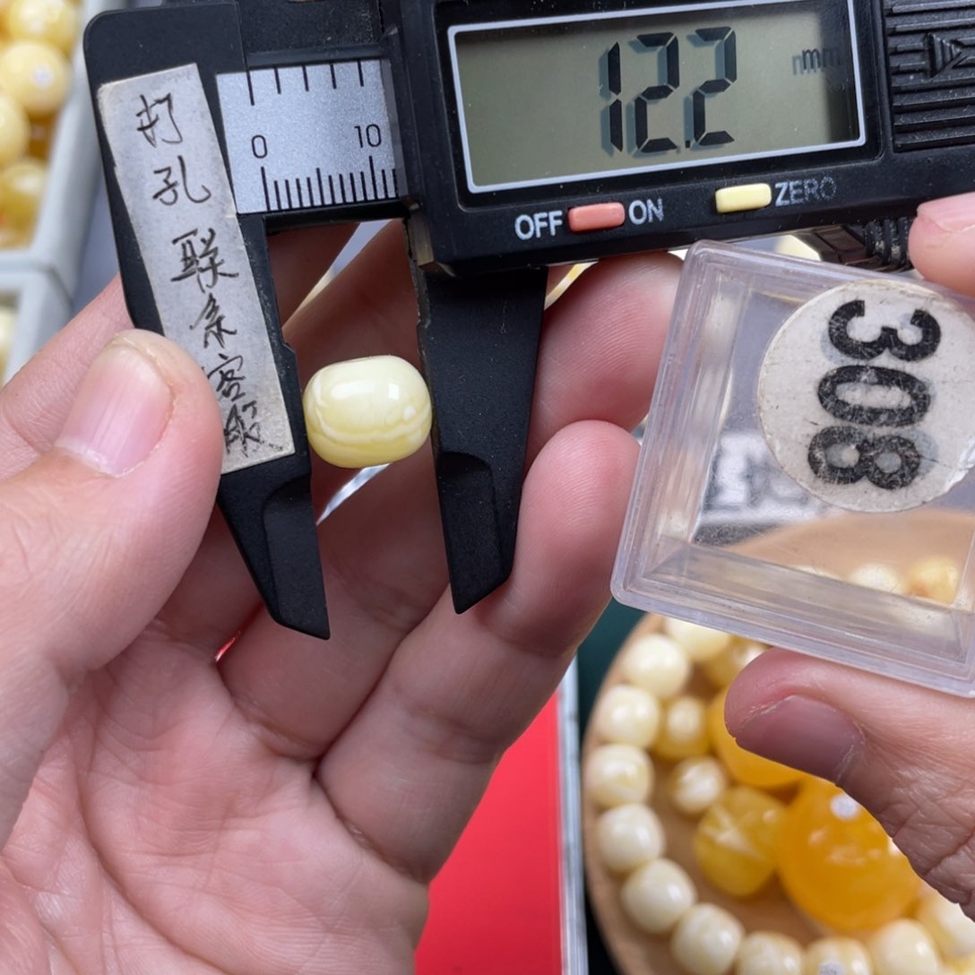 蜜蜡珠宝奇石未镶嵌