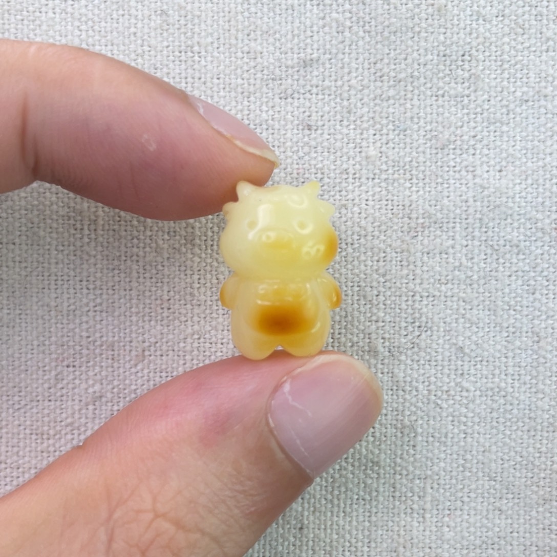 琥珀未镶嵌珠宝奇石牛