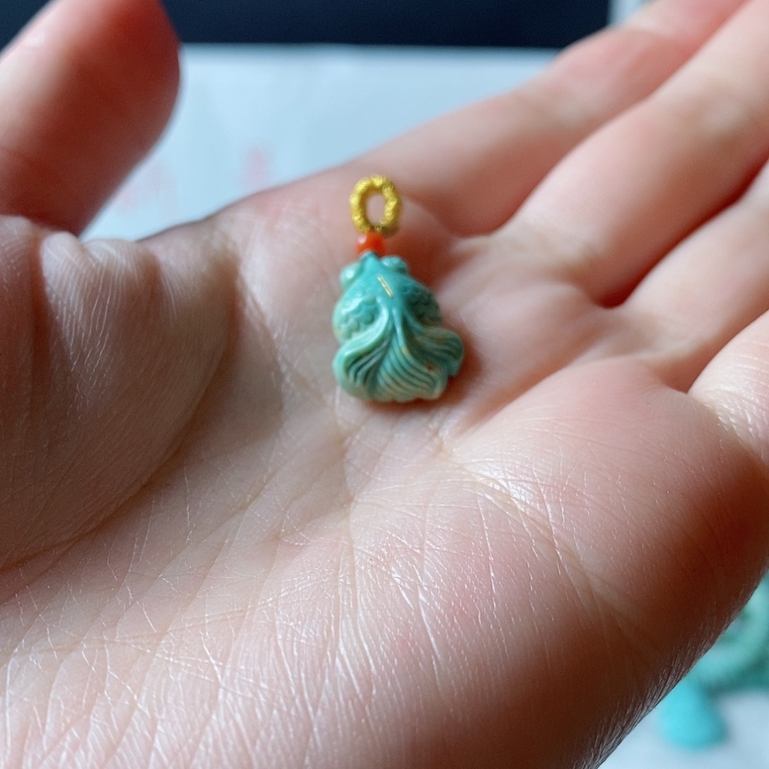 绿松石颈饰未镶嵌?**明