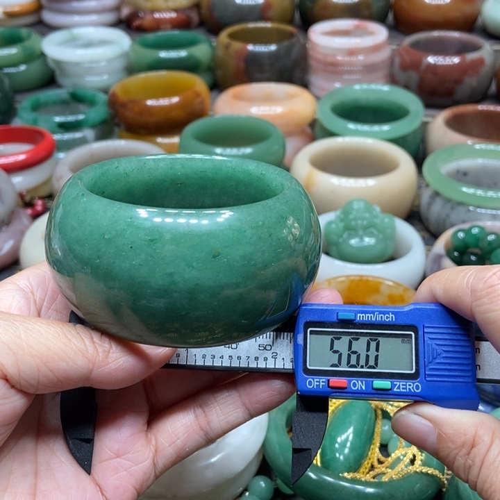 石英质玉未镶嵌手镯