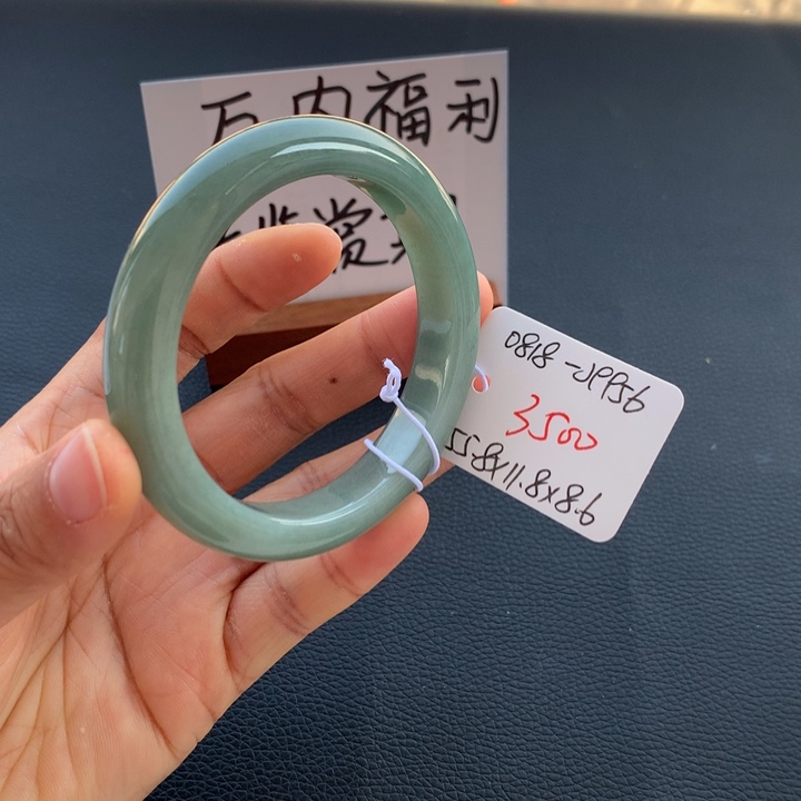 翡翠手镯未镶嵌翡翠手镯