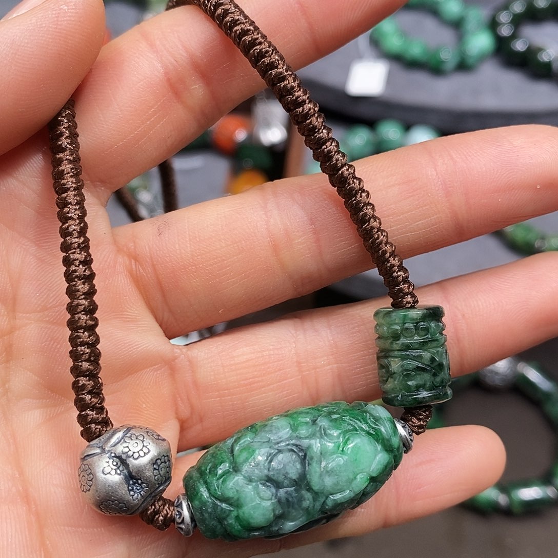 颈饰银S925镶嵌翡翠漂亮美眉