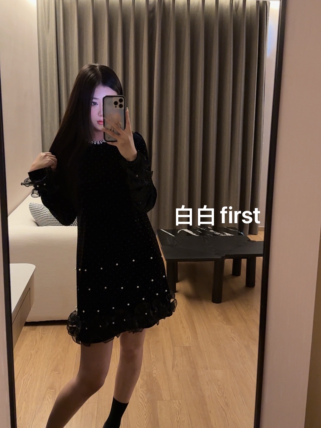 《白白first》法式减龄甜美精致重工钉珠显瘦丝绒连衣裙