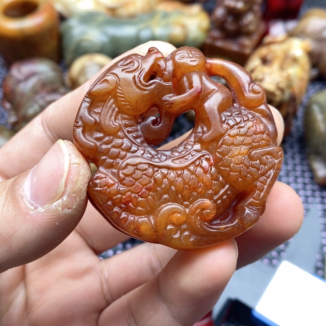 蛇纹石玉未镶嵌颈饰