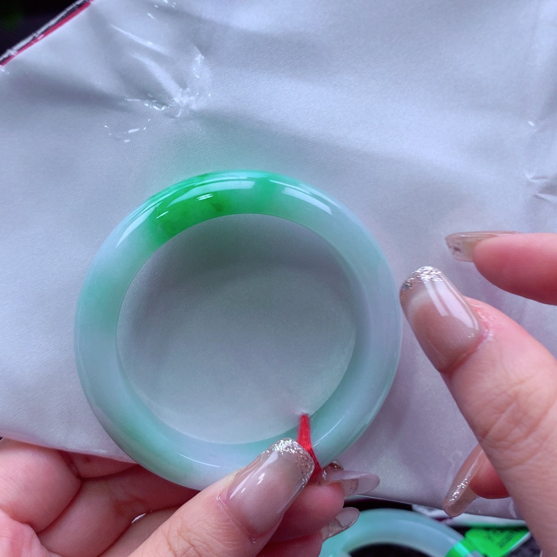 大***闲翡翠未镶嵌手镯翡翠