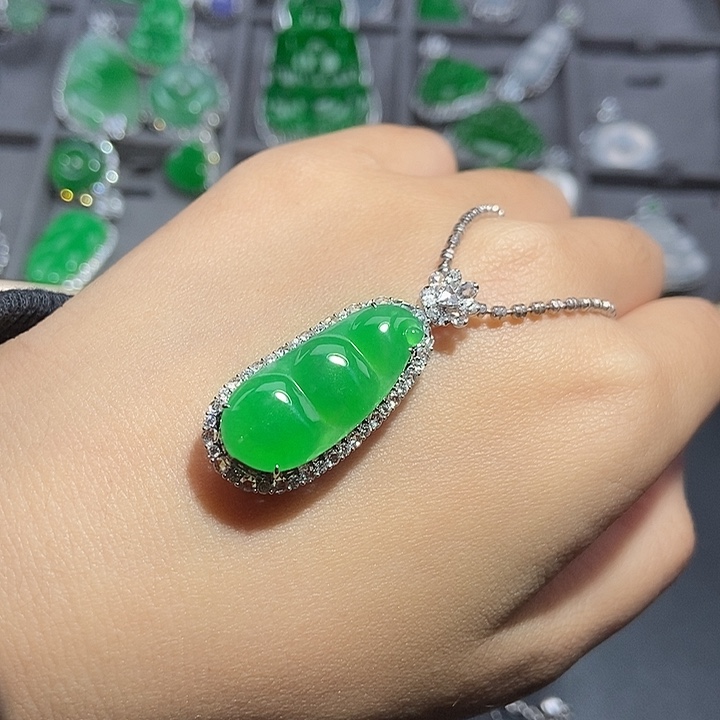 颈饰18K金镶嵌翡翠不含项链