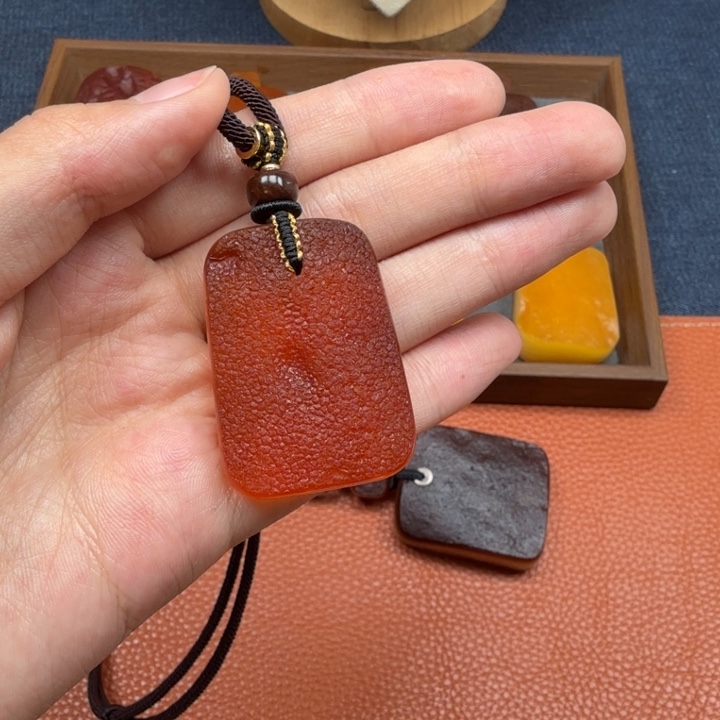 蜜蜡未镶嵌吊坠(赠链)