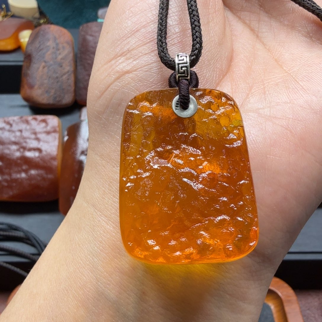 琥珀吊坠(赠链)未镶嵌