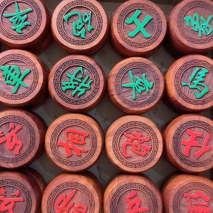 木5.8红花梨 阳雕红绿，纸盒装