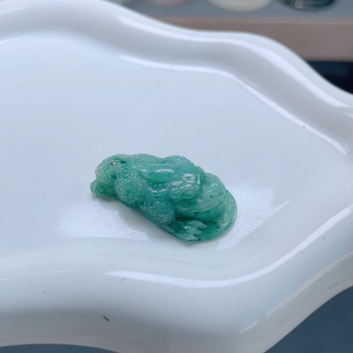 独山玉未镶嵌颈饰
