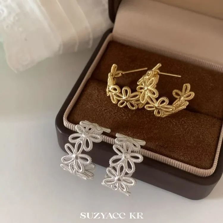 合金耳饰 蕾丝花环镂空镶嵌花朵耳环小众设计甜美时尚耳圈耳饰