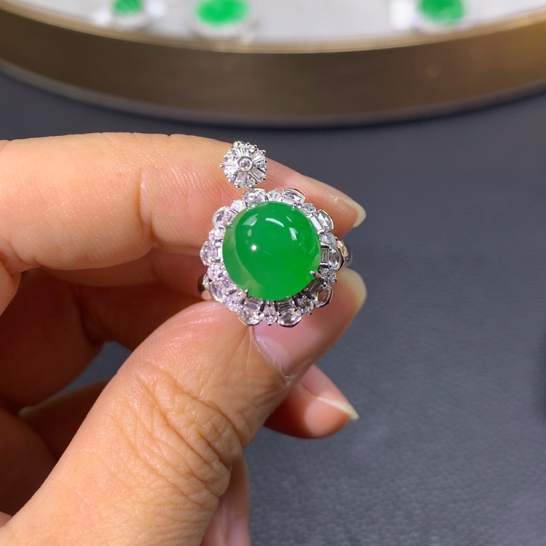 翡翠戒指18K金镶嵌翡翠