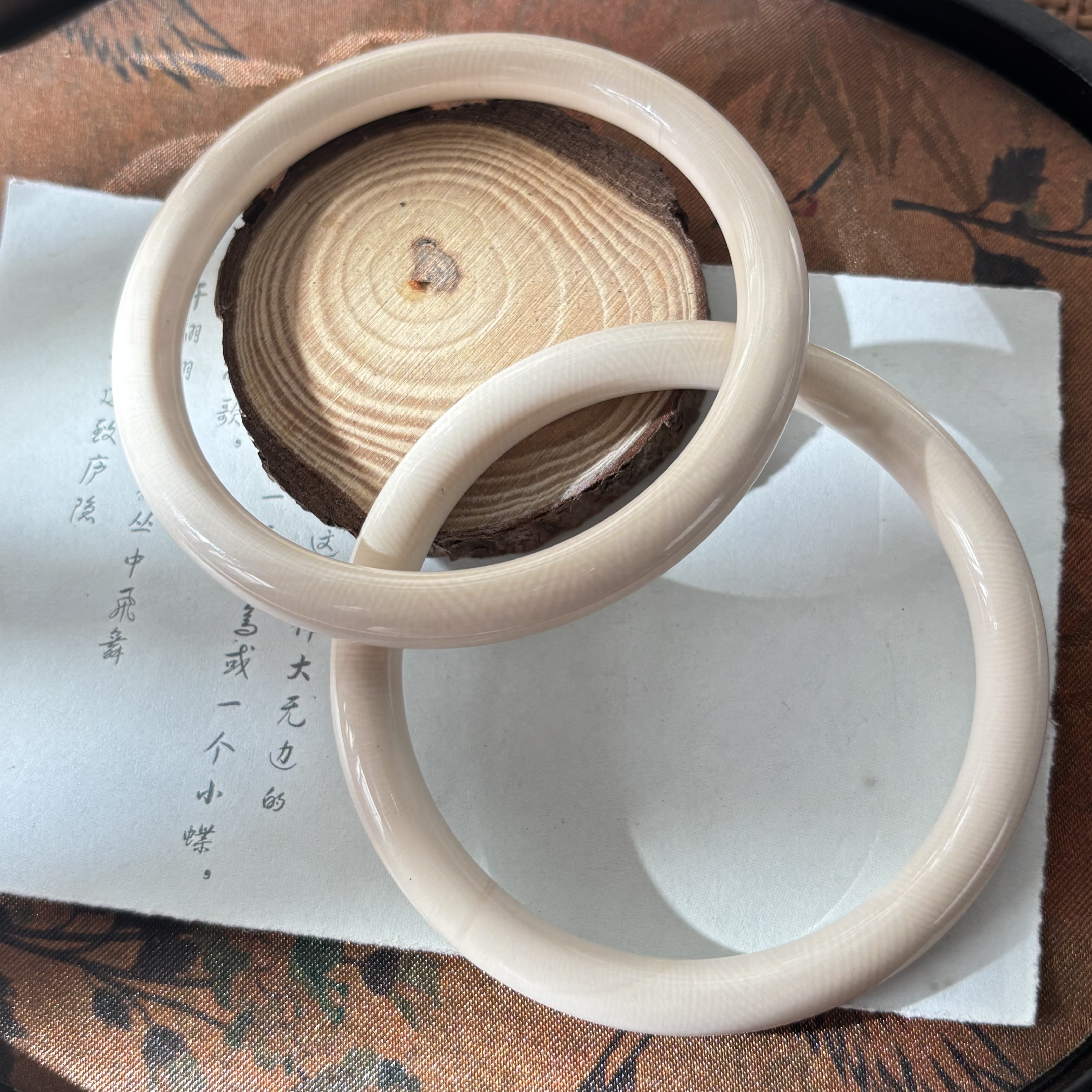 【金菀菀】天然猛犸牙宽条手镯(多样性发货其一)