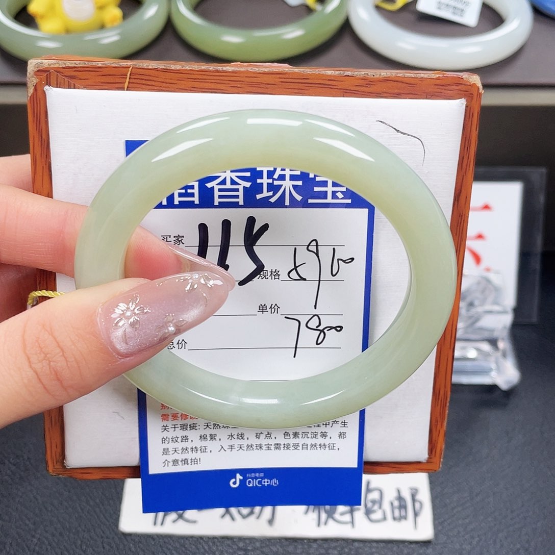 和田玉手镯未镶嵌