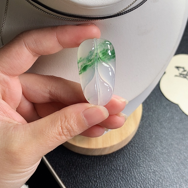 翡翠吊坠(不含链)未镶嵌叶子