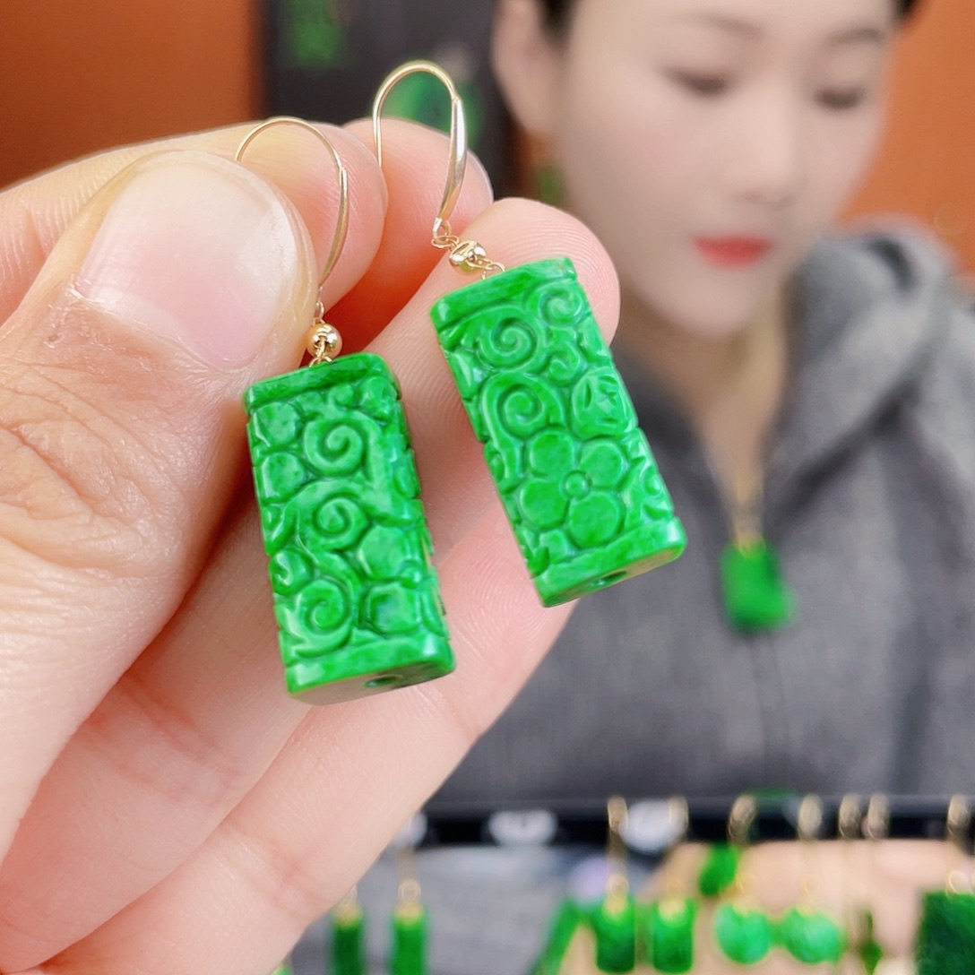翡翠18K金镶嵌耳饰