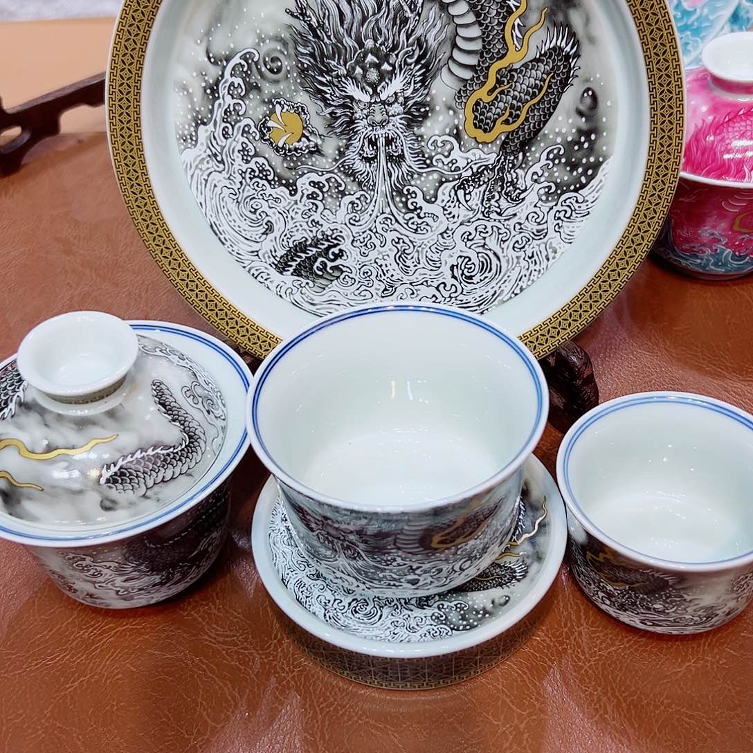 摆件景德镇陶瓷艺术展在上海举办的第一