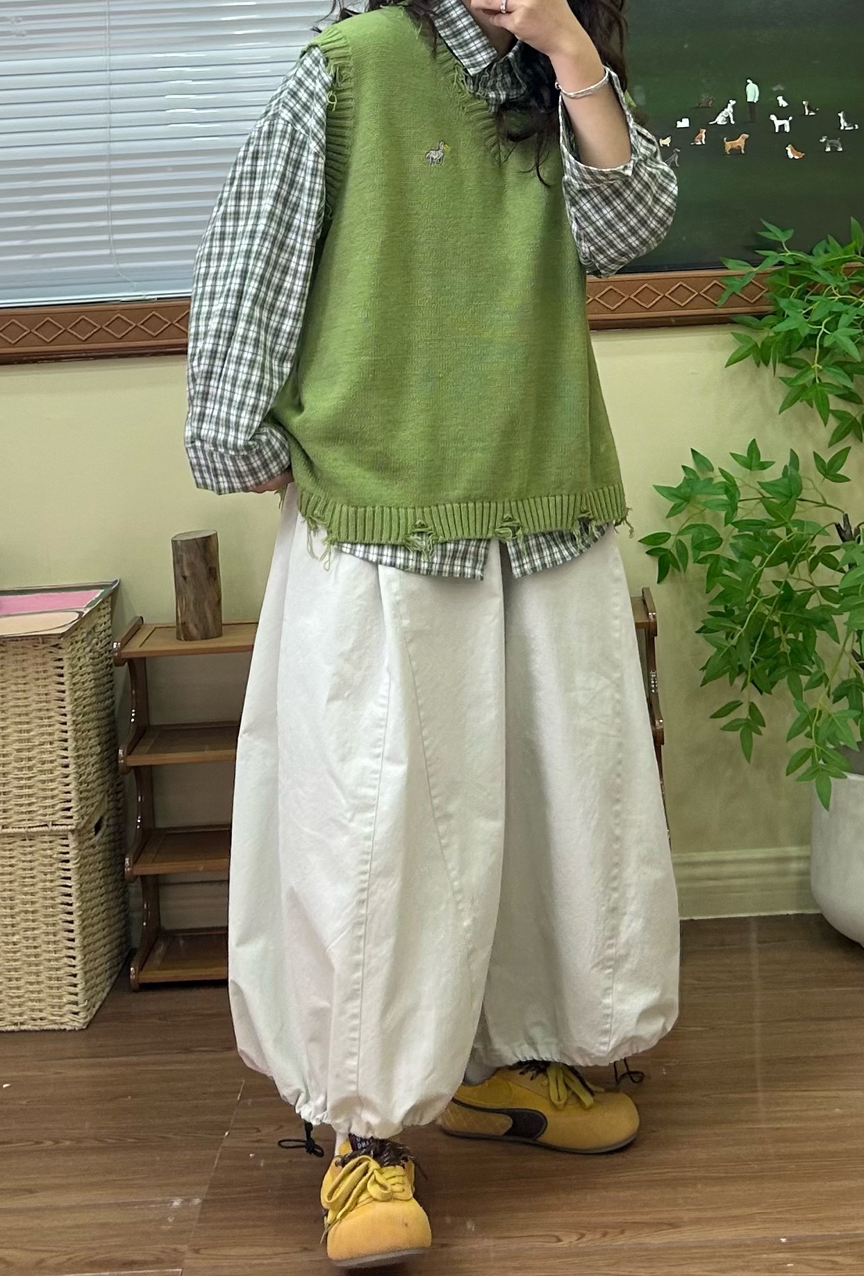 春季新款宽松大版休闲百搭刺绣V领马甲9030