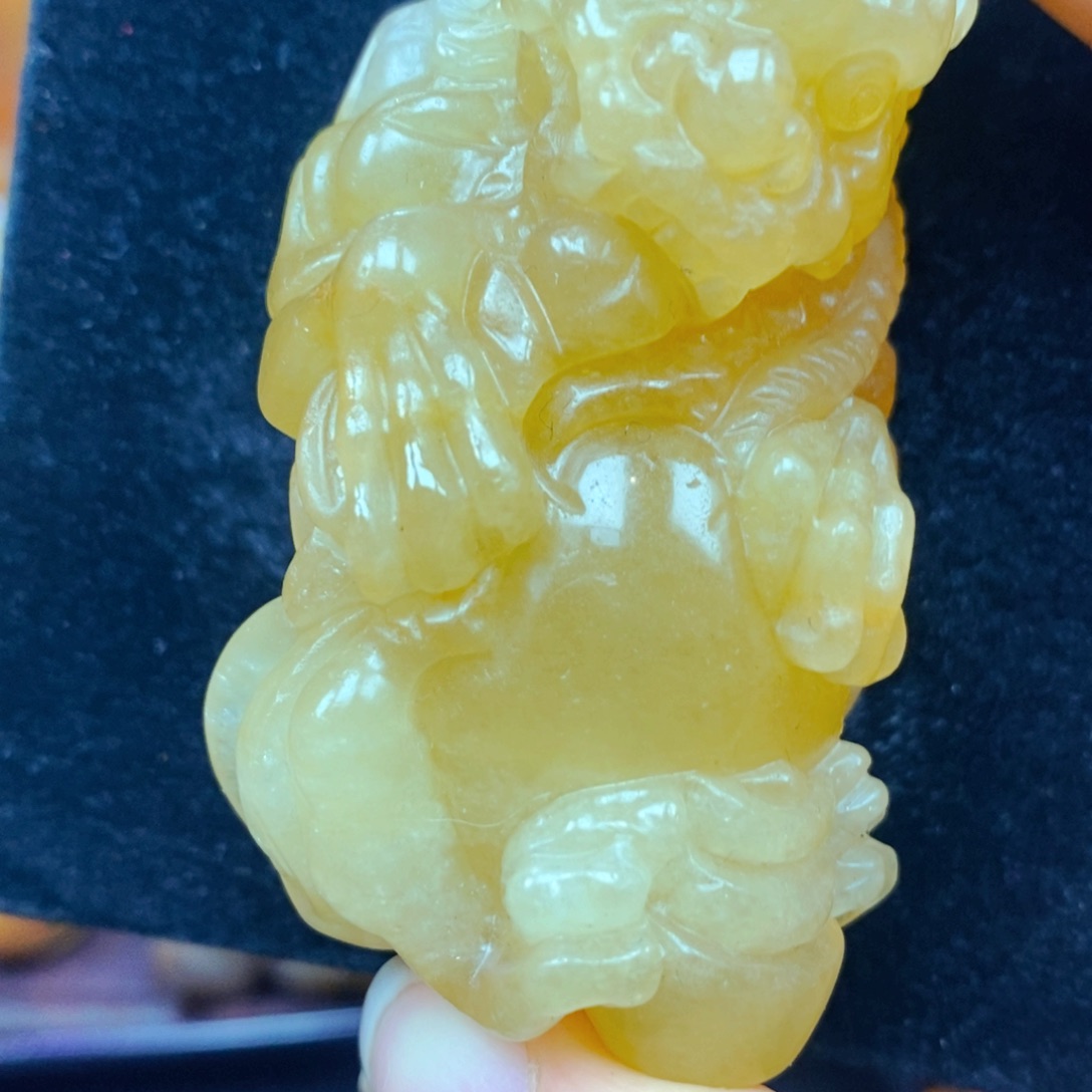 未镶嵌石英质玉（黄龙玉）颈饰