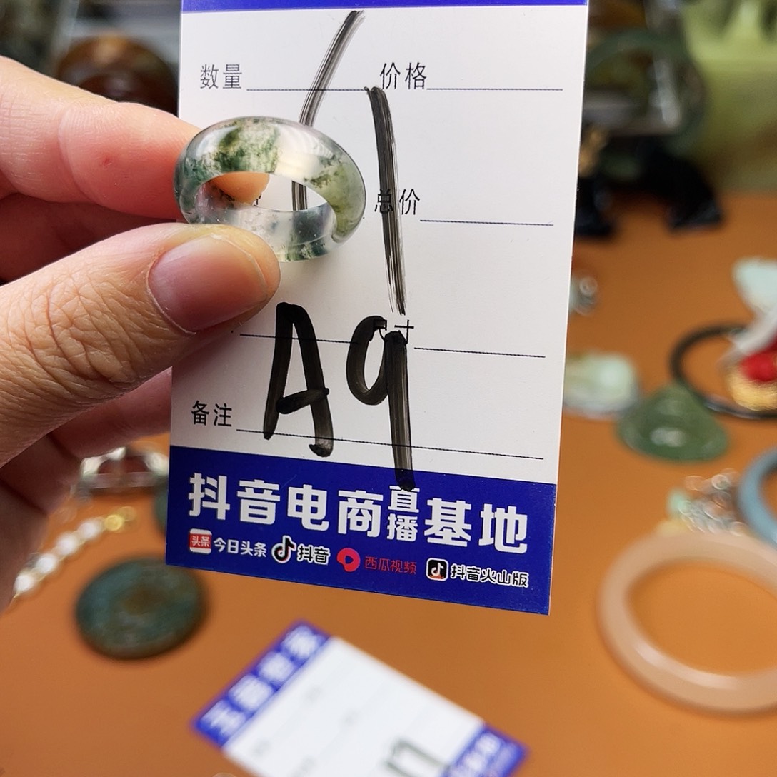 石英质玉颈饰未镶嵌