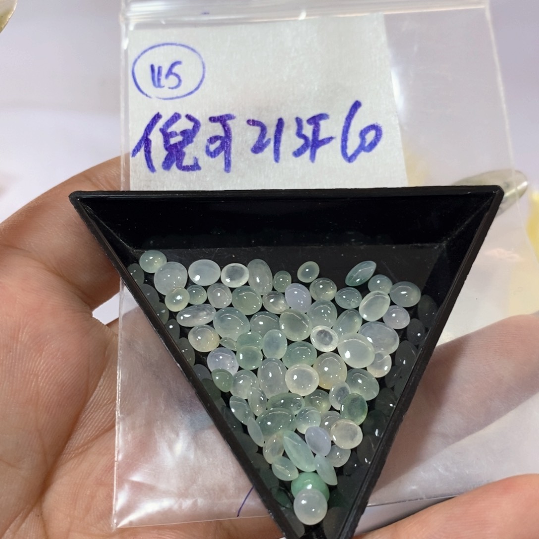 定制翡翠未镶嵌倪**舍不