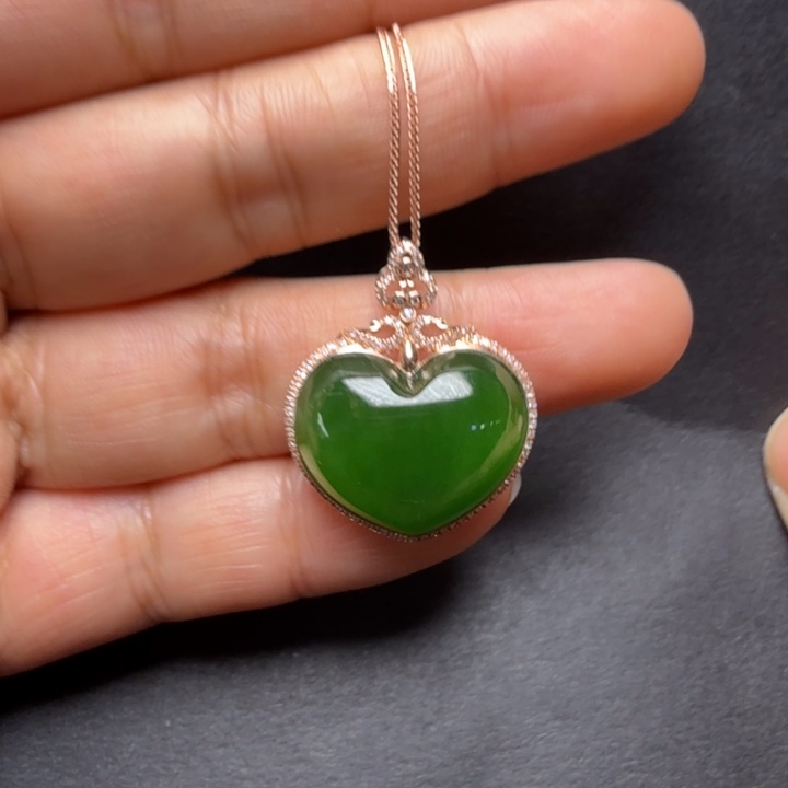 和田玉（碧玉）18K金镶嵌颈饰