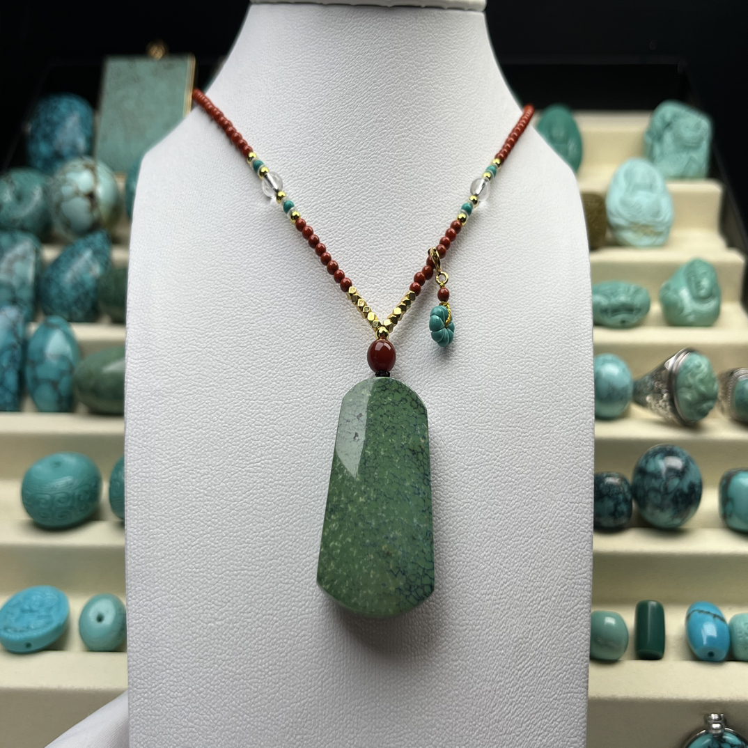 湖北十堰原矿绿松石特色菜籽绿瓷釉级平安无事牌