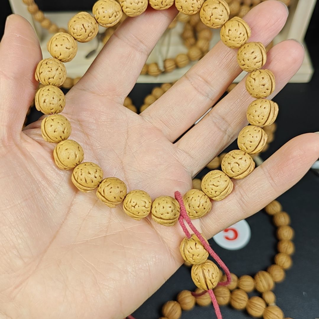 阿***玩鹰嘴型核桃核手持
