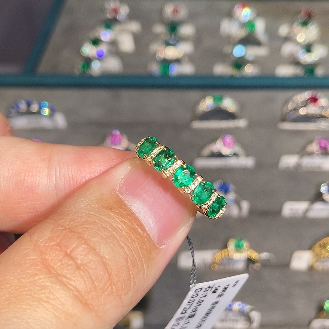 祖母绿戒指18K金镶嵌1.01克拉