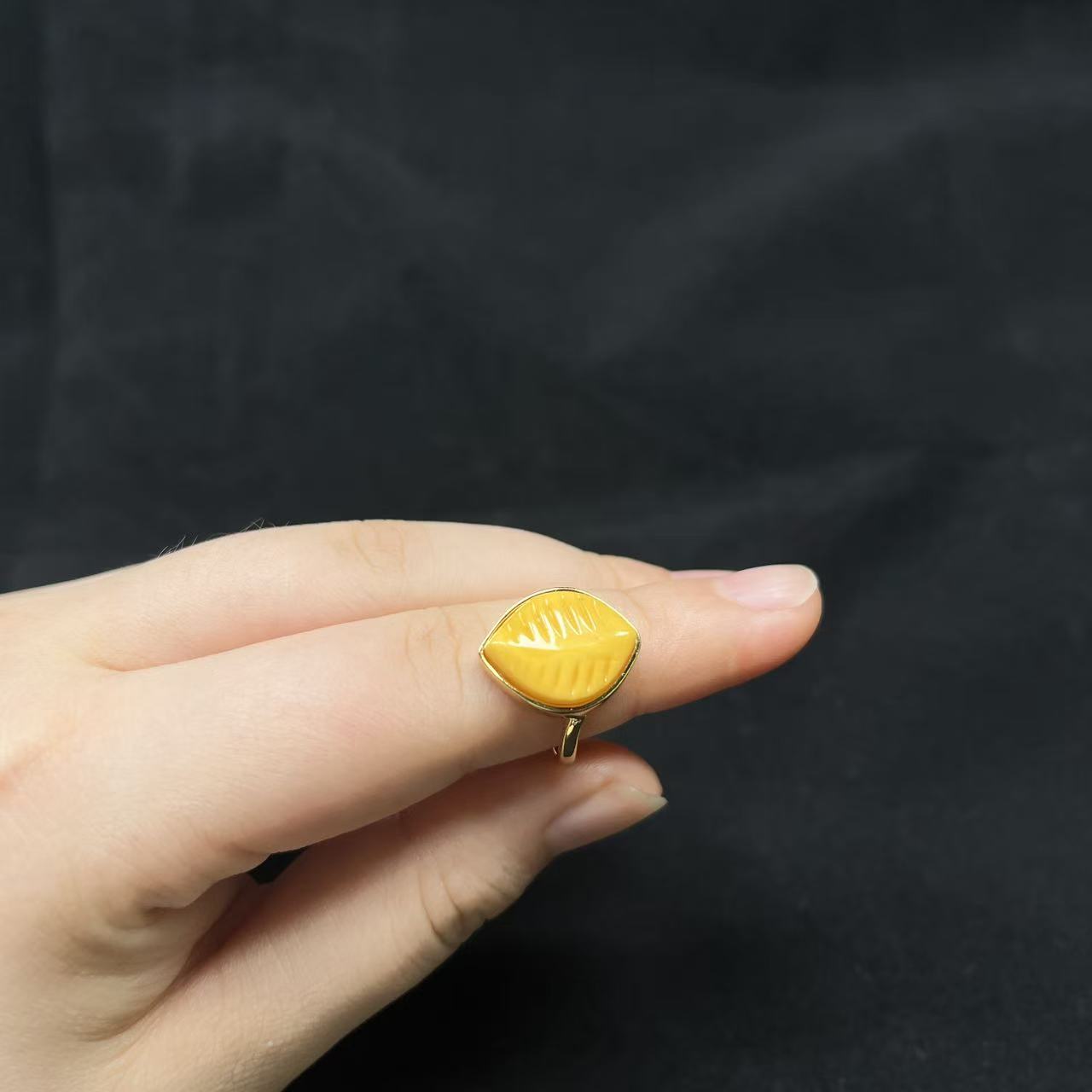 天然保真无优化无烤色s925银镶嵌蜜蜡金枝玉叶戒指