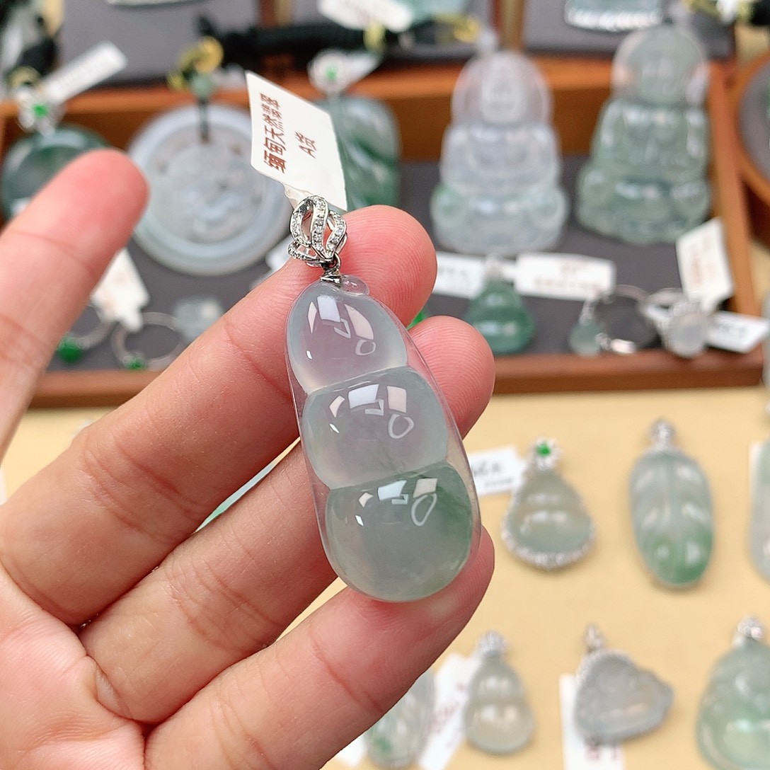 翡翠颈饰18K金镶嵌福豆