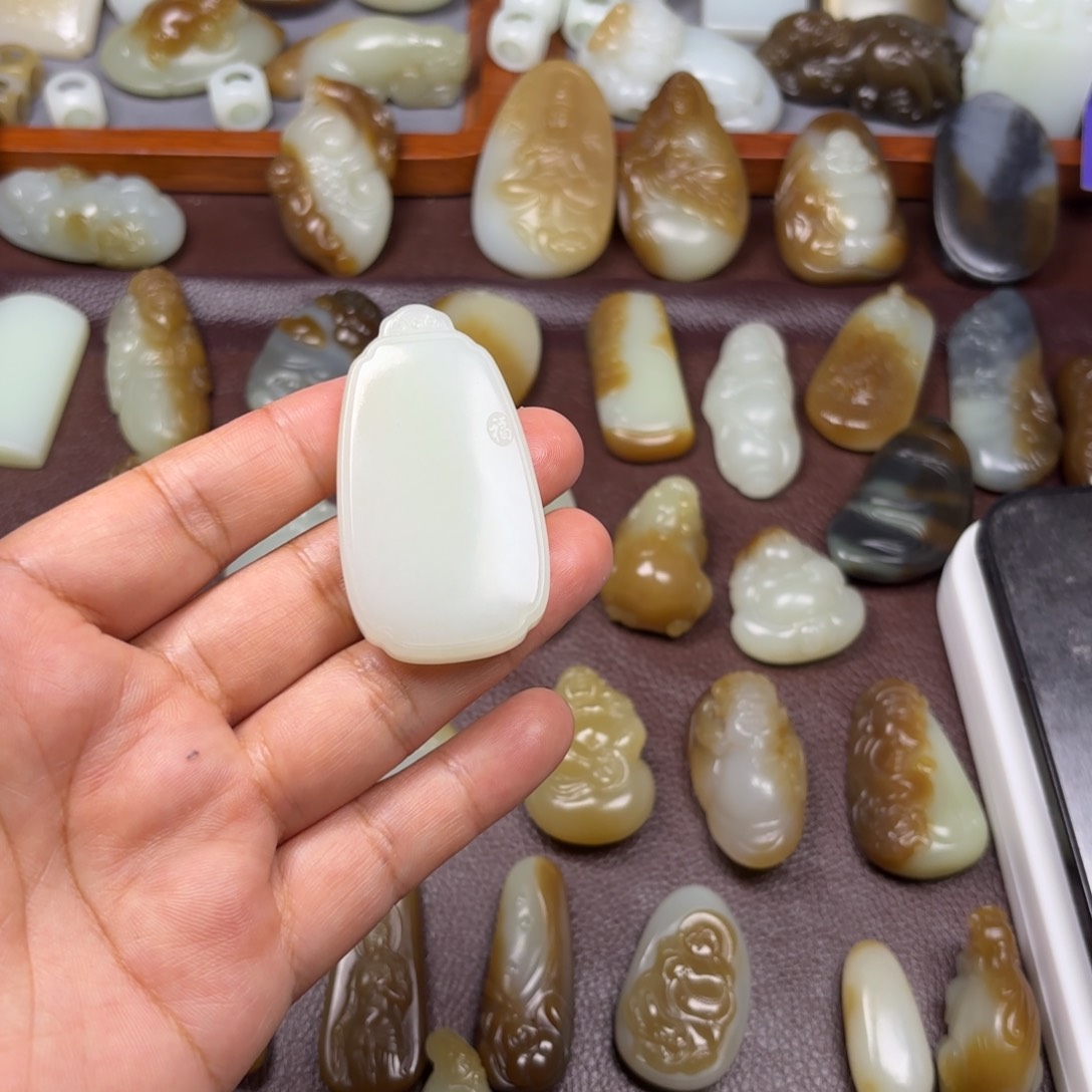 和田玉（糖玉）未镶嵌颈饰