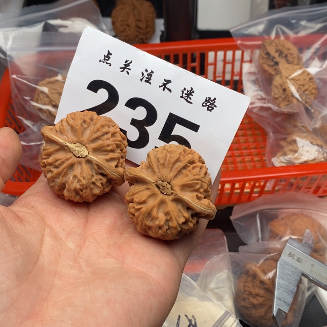 文玩核桃吊坠43宫灯