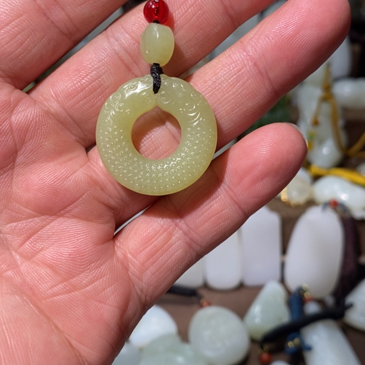 【闪购商品】和田玉吊坠(赠链)未镶嵌