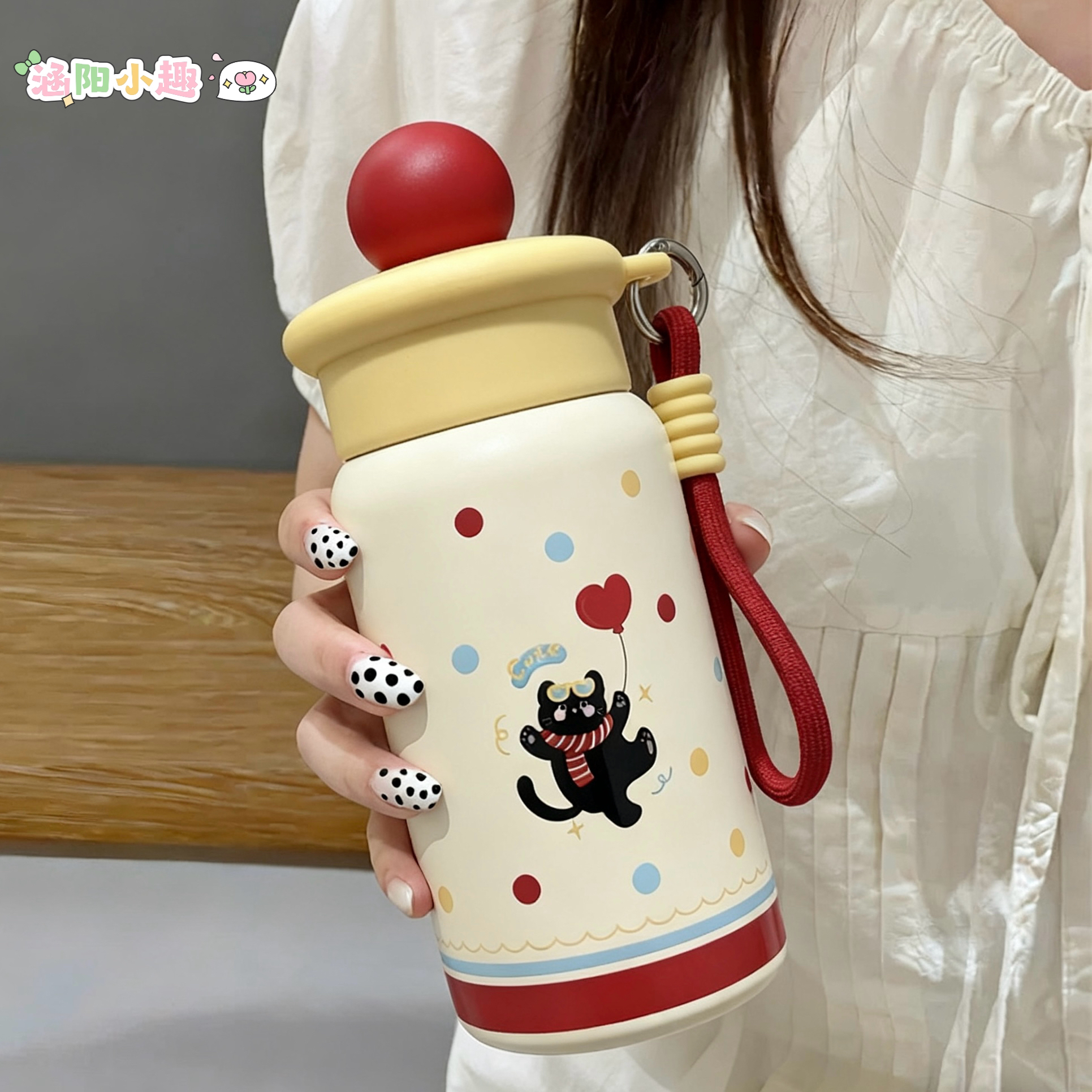 新款卡通水杯学生儿童高颜值吸管保温杯便携可爱大容量带茶隔杯子