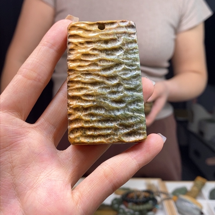 岫岩河磨玉（透闪石质玉）颈饰未镶嵌