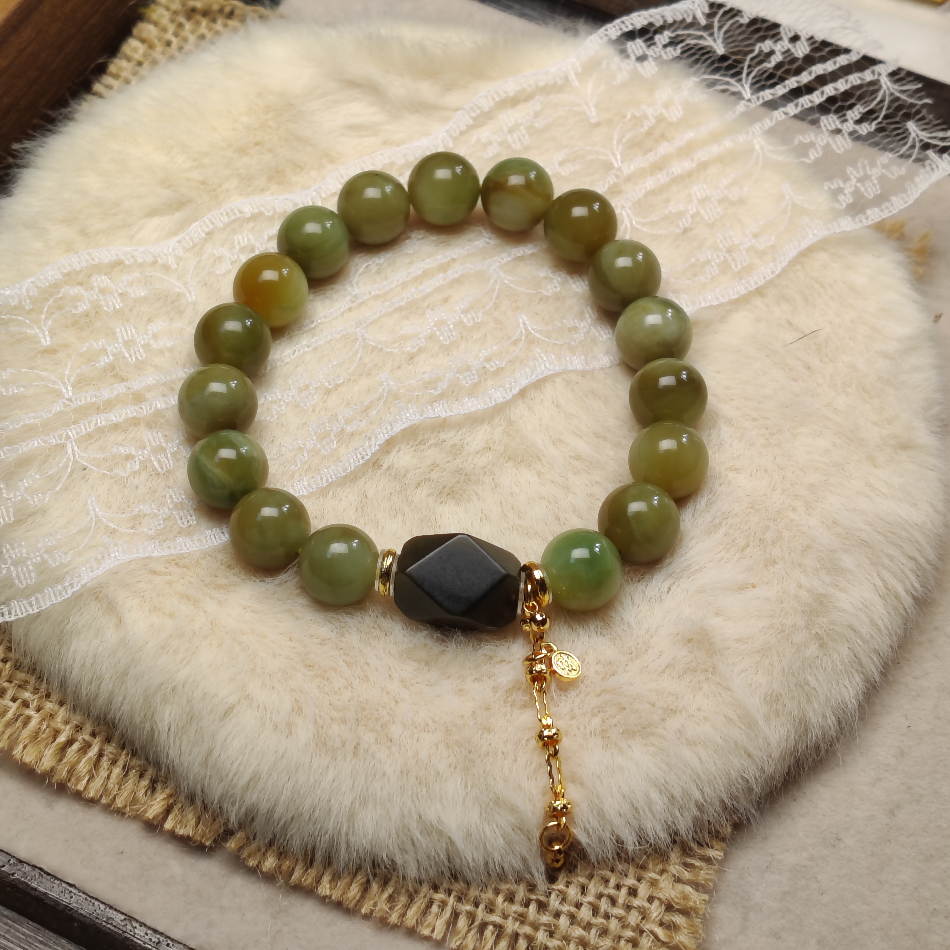 和田玉黑羊洞时尚手串