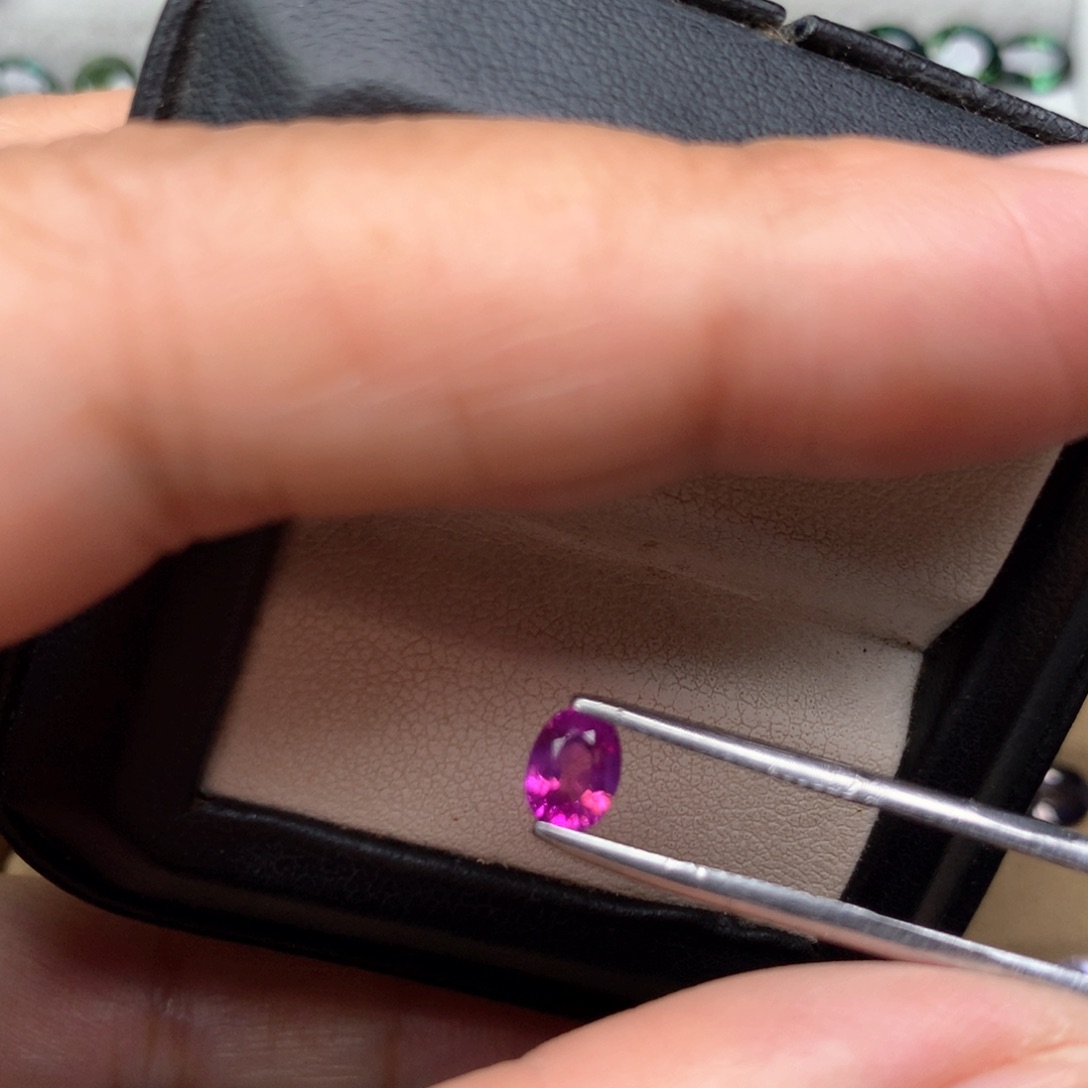 蓝宝石裸石未镶嵌