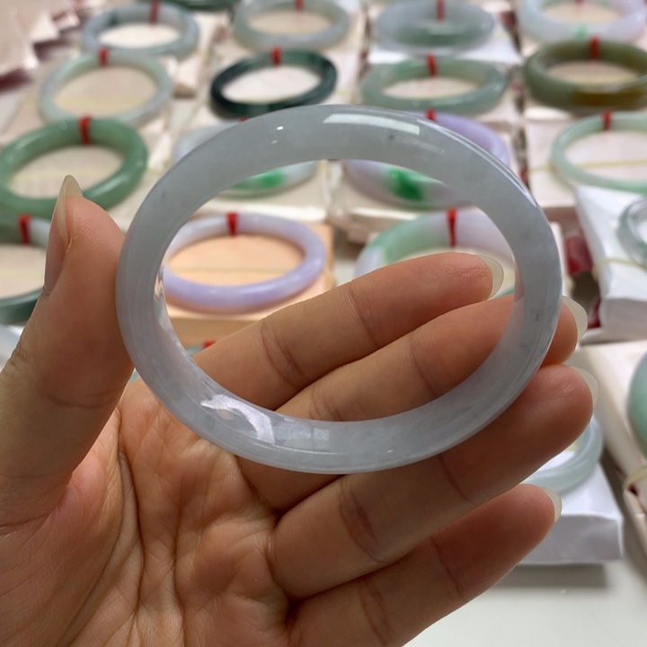 翡翠未镶嵌手镯56贵妃