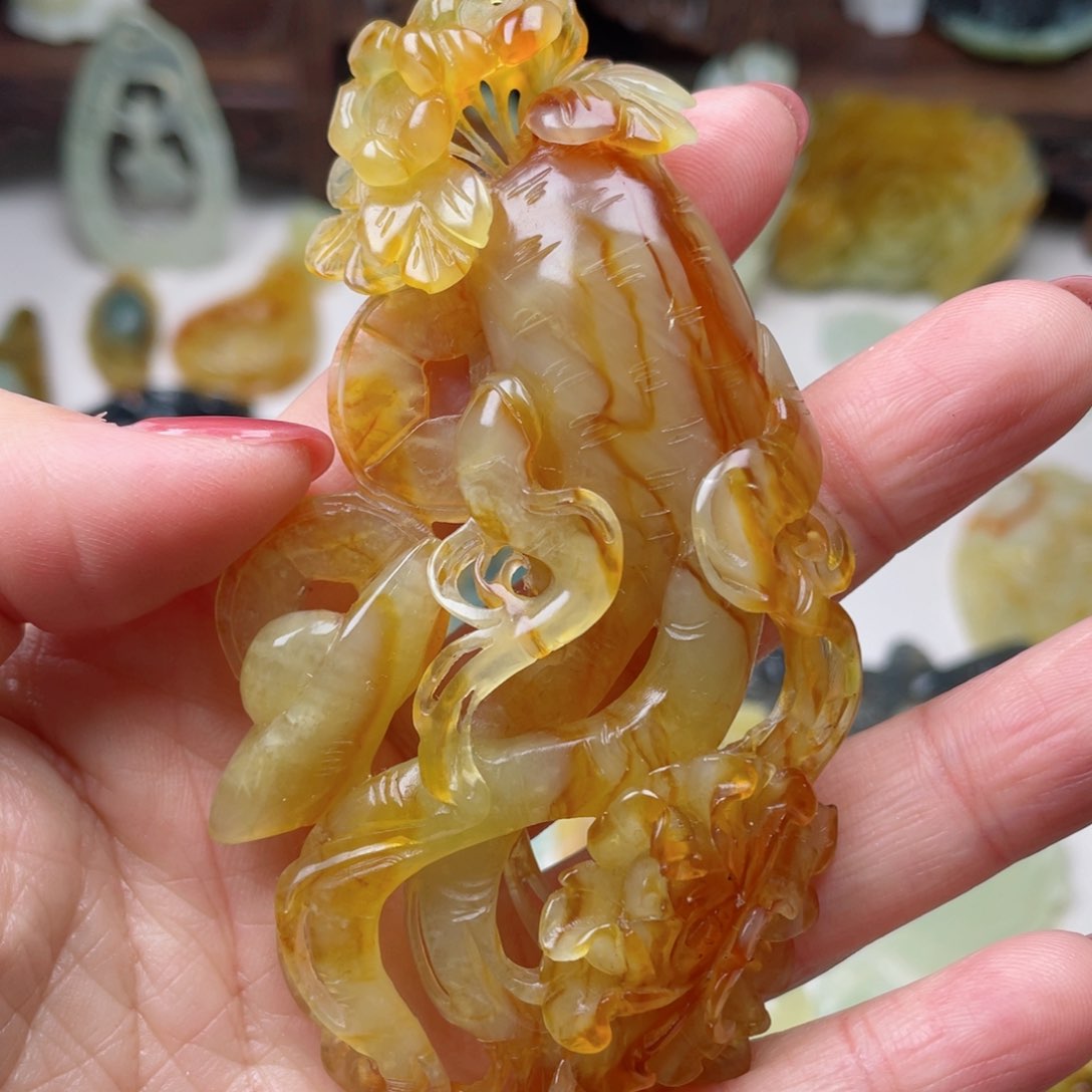 蛇纹石玉颈饰未镶嵌