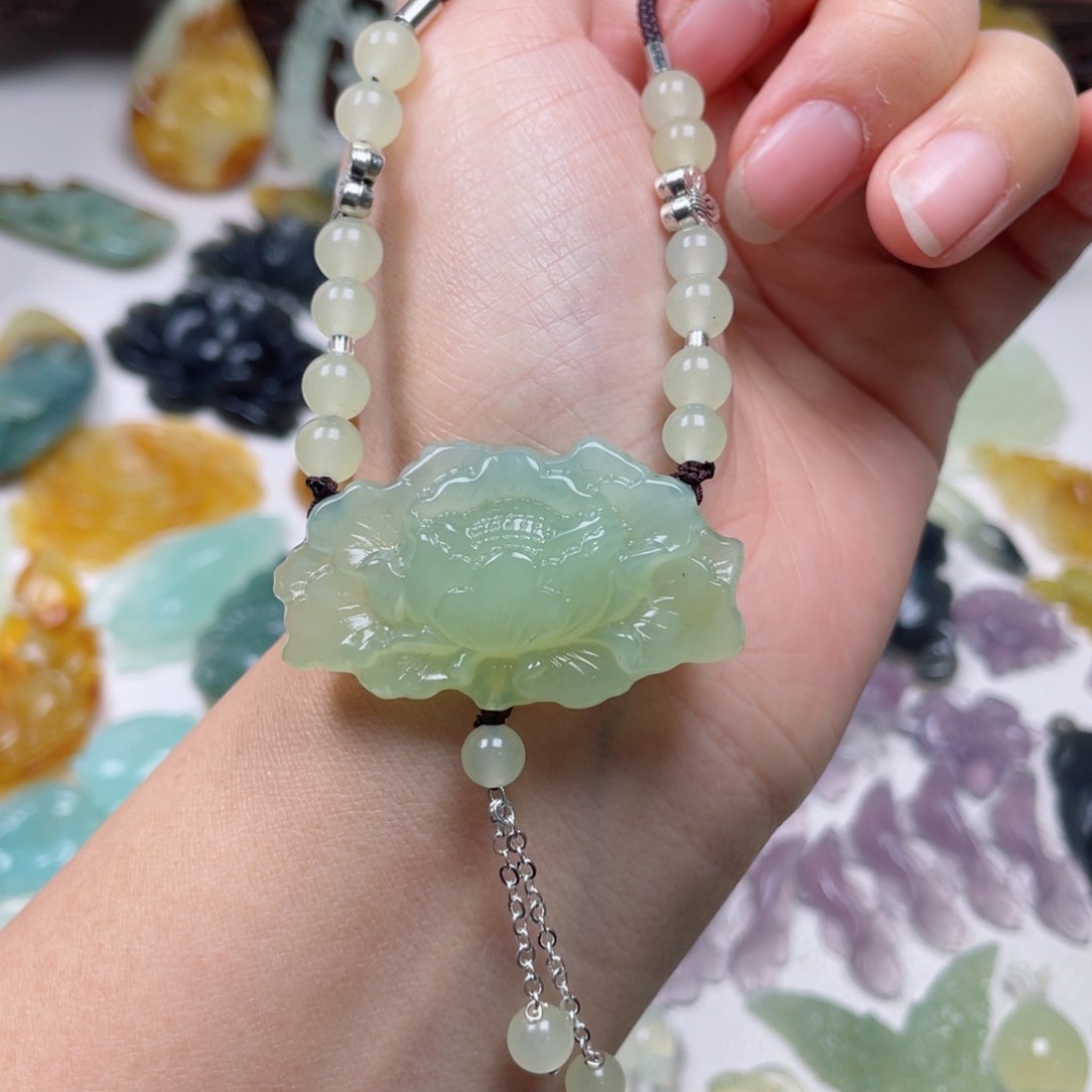 蛇纹石玉颈饰未镶嵌