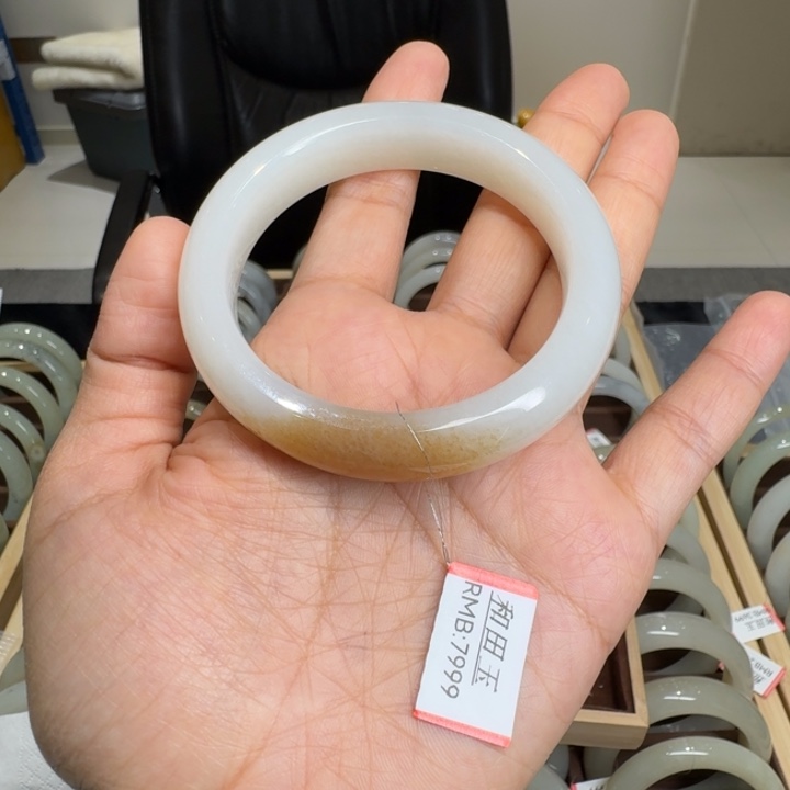 松***姐和田玉（糖玉）未镶嵌手镯