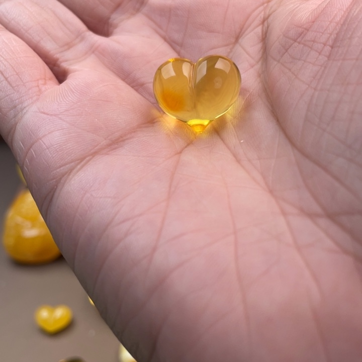 琥珀未镶嵌颈饰如图